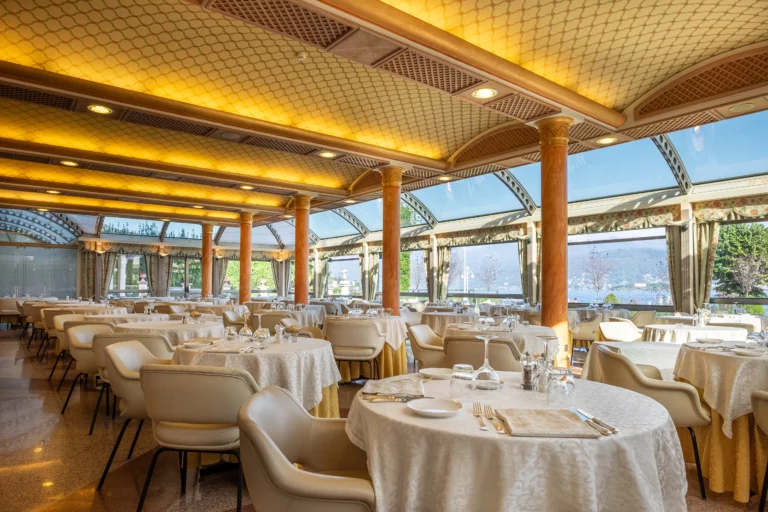 ristorante tipico e raffinato con vista lago maggiore "La Veranda" hotel astoria stresa